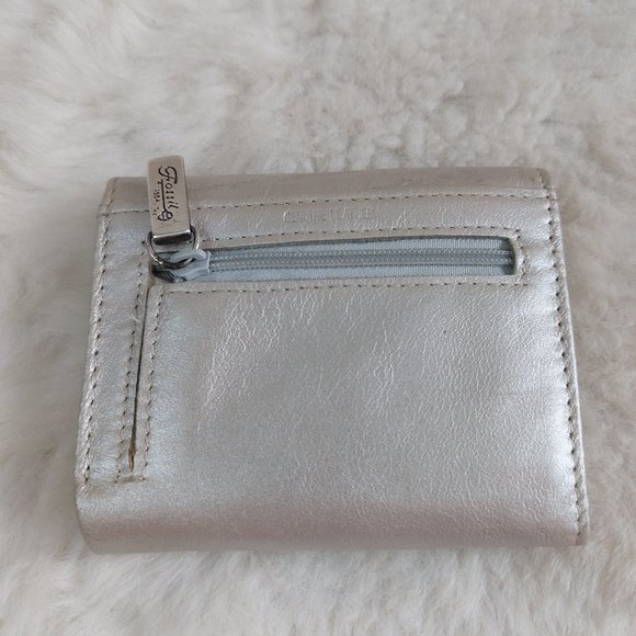 Fossil Women's Silver Leather Trifold Short Wallet - Picture 2 of 10
